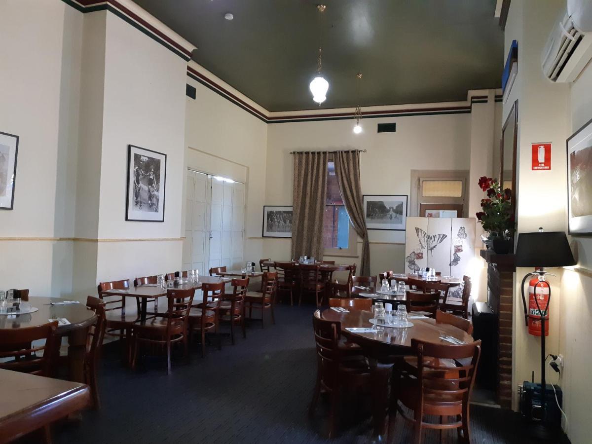 The Victoria Hotel Rutherglen Exterior photo