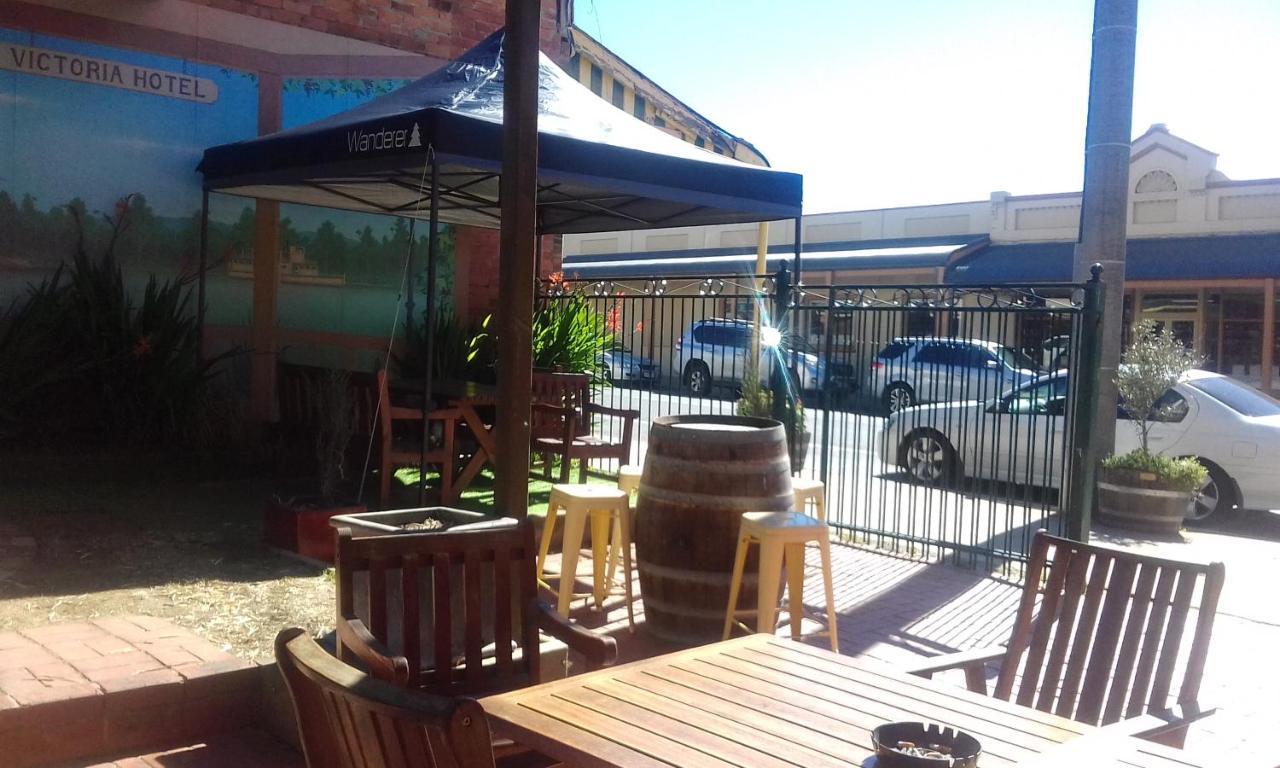 The Victoria Hotel Rutherglen Exterior photo